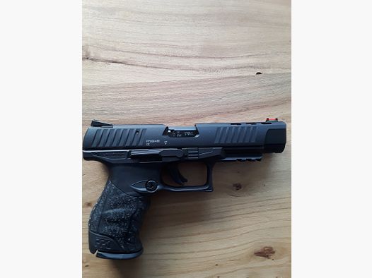 WALTHER PPQ M2 5" schwarz 12-Schuss .22 lr mit zwei Magazinen