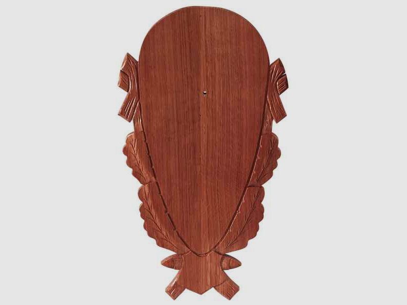 Trophäenschild Hirsch, massiv Eiche dunkel, mit geschnitzter Eichel- und Eichblattverzierung. Innen