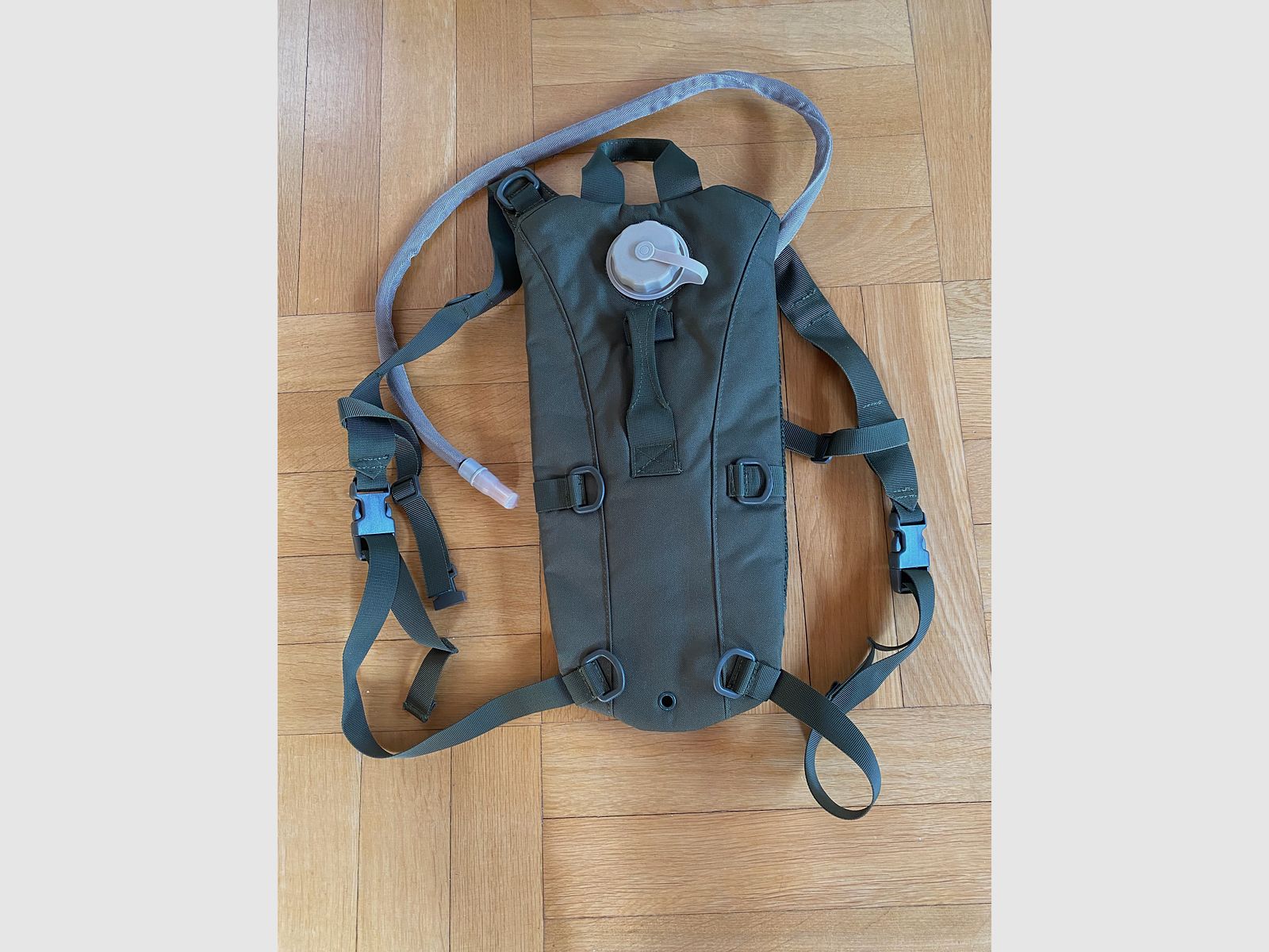 Trinkrucksack Oliv