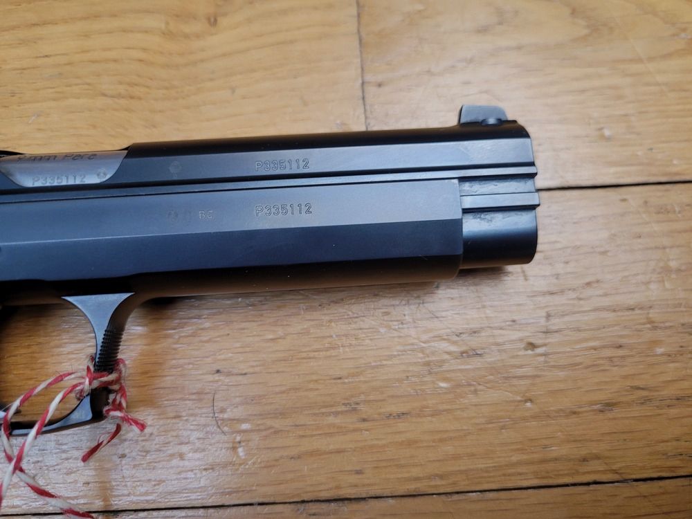 Prächtige Pistole Sig Sauer P210 Legend Target 5 Zoll – Kal. 9×19 – Sondermodell aus dem Mastershop Sig Sauer – Single Action Abzug / Top Abzug – Erweitertes Magazinfach – 2 Magazine 8 Schuss – Beidseitige Sicherung – Nitrierung – Komplett im Originalkoffer – Waffe im neuwertigen Zustand zum Gebrauchtpreis!, Bild 23 von 25