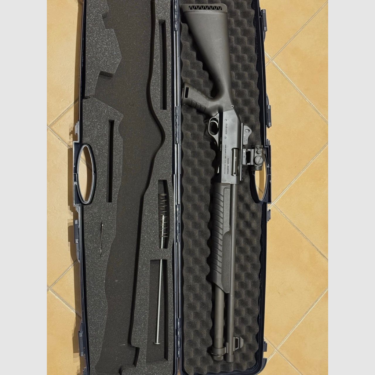 Fabarm SDASS Pro Forces – 12/76 – muy buen estado – incl. Vortex Red Dot