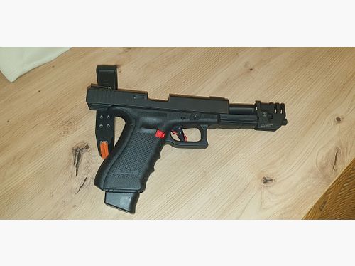 Glock 17 9mm, with accessories and subtle tuning