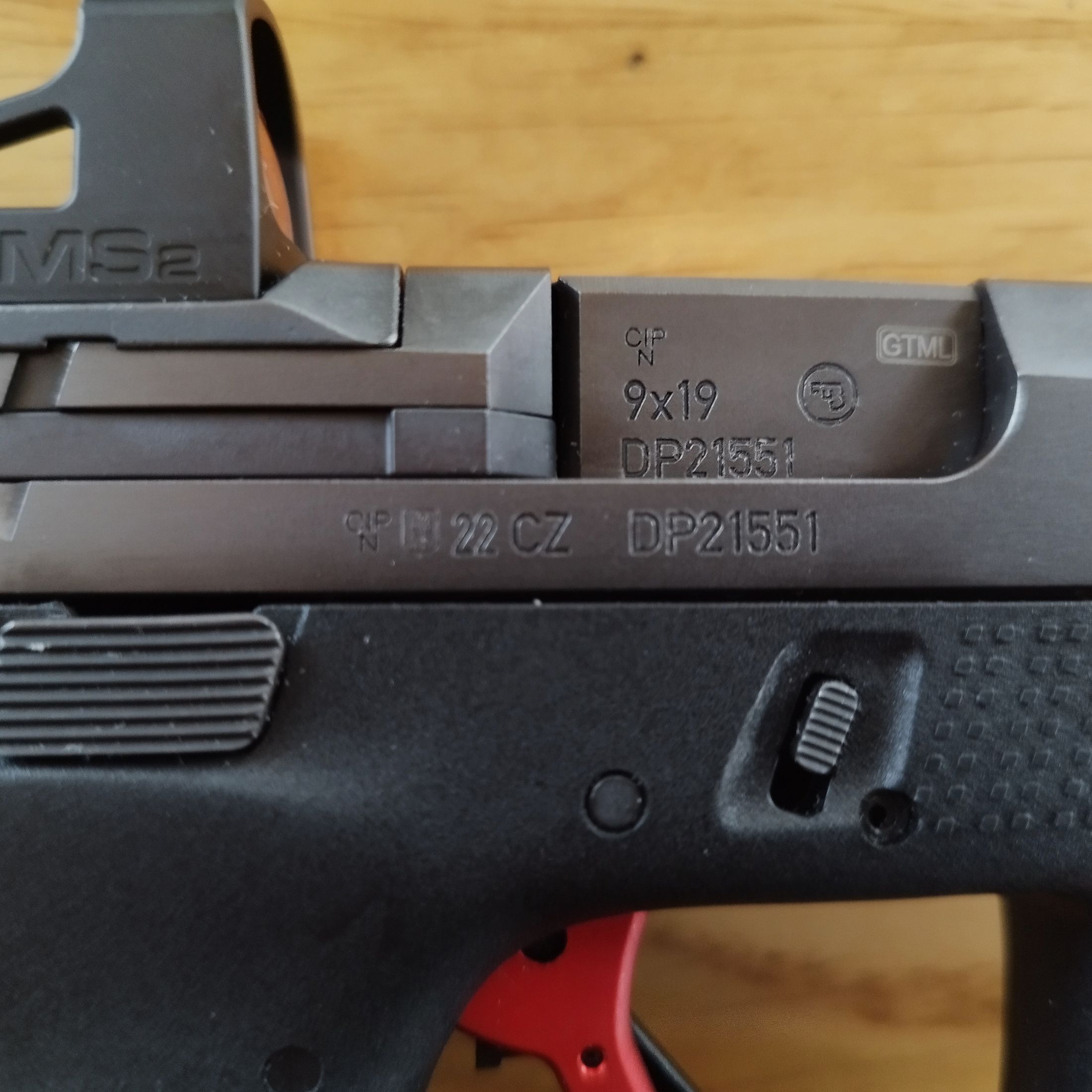 Conjunto de edición especial CZ P-10 C OR Red, incluido el visor Shield Sight RMS