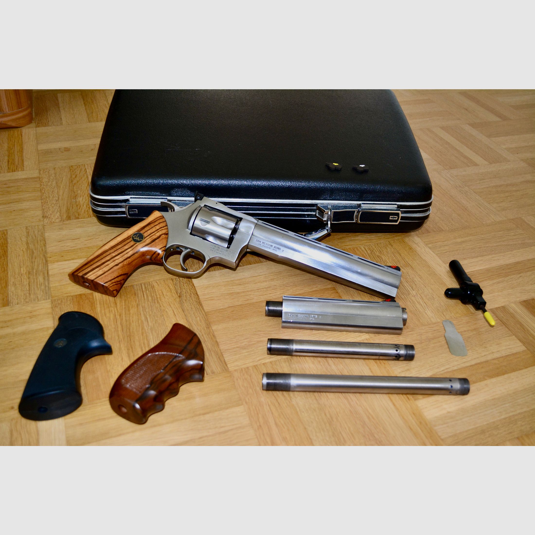 RARITÄT!  DAN WESSON  744 VH   Pistol PAC  .44. MAGNUM  mit 6" und 8" Lauf