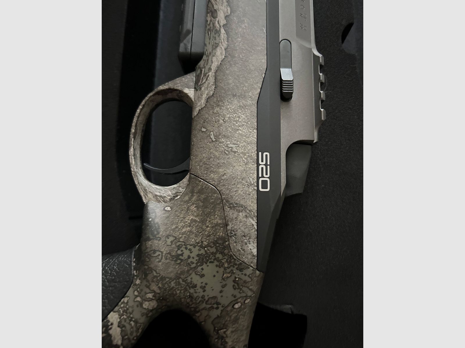 ¡Oferta combinada increíble! Sako S20 + SVEMKO Pure S silenciador | Cal 6.5mm / 0.25, Montaje rápido | Hunter 6,5 Creedmoor Cerakote True Timber Strata LL 51cm Camo *NUEVO*