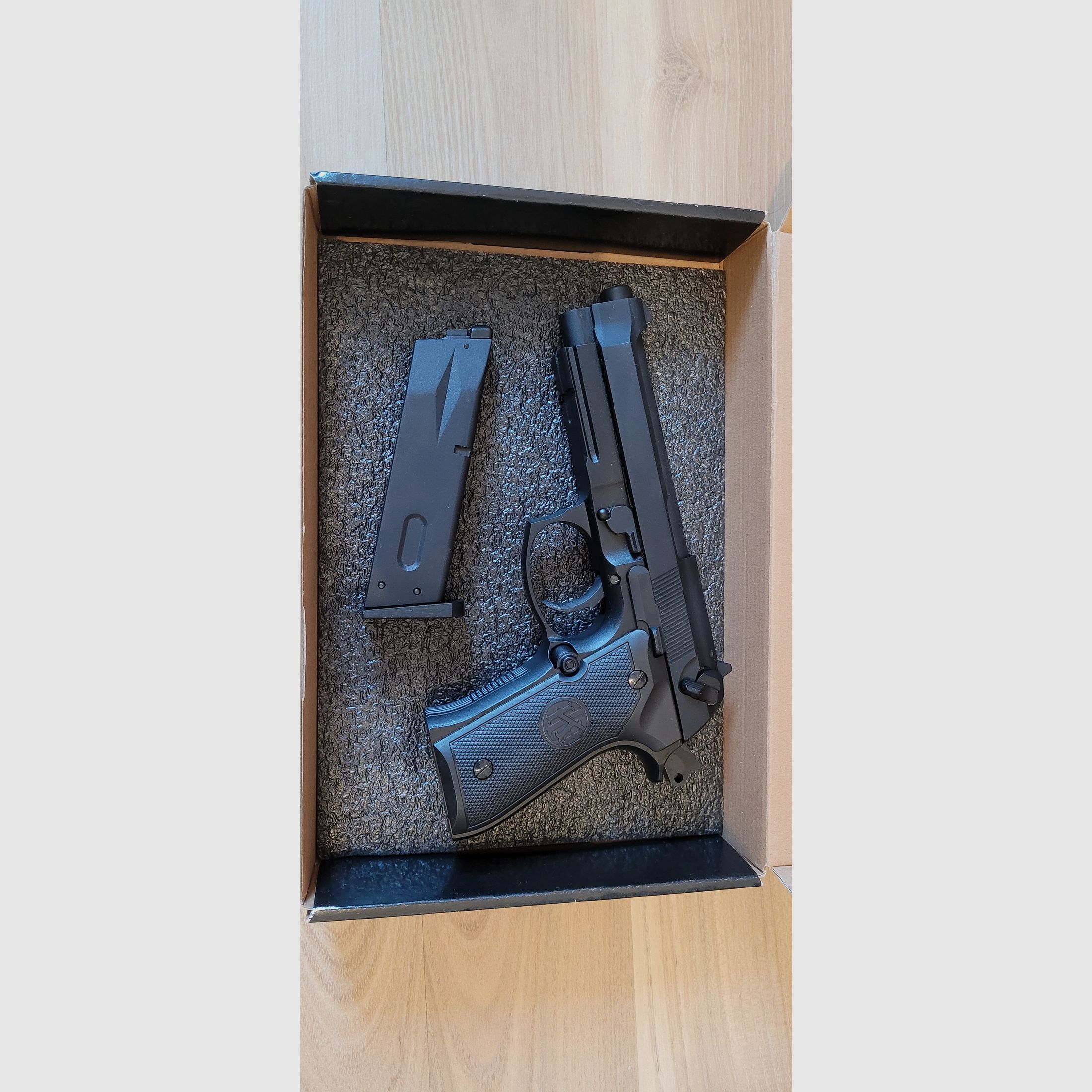 KLI M92 with metal parts GBB 6mm BB black