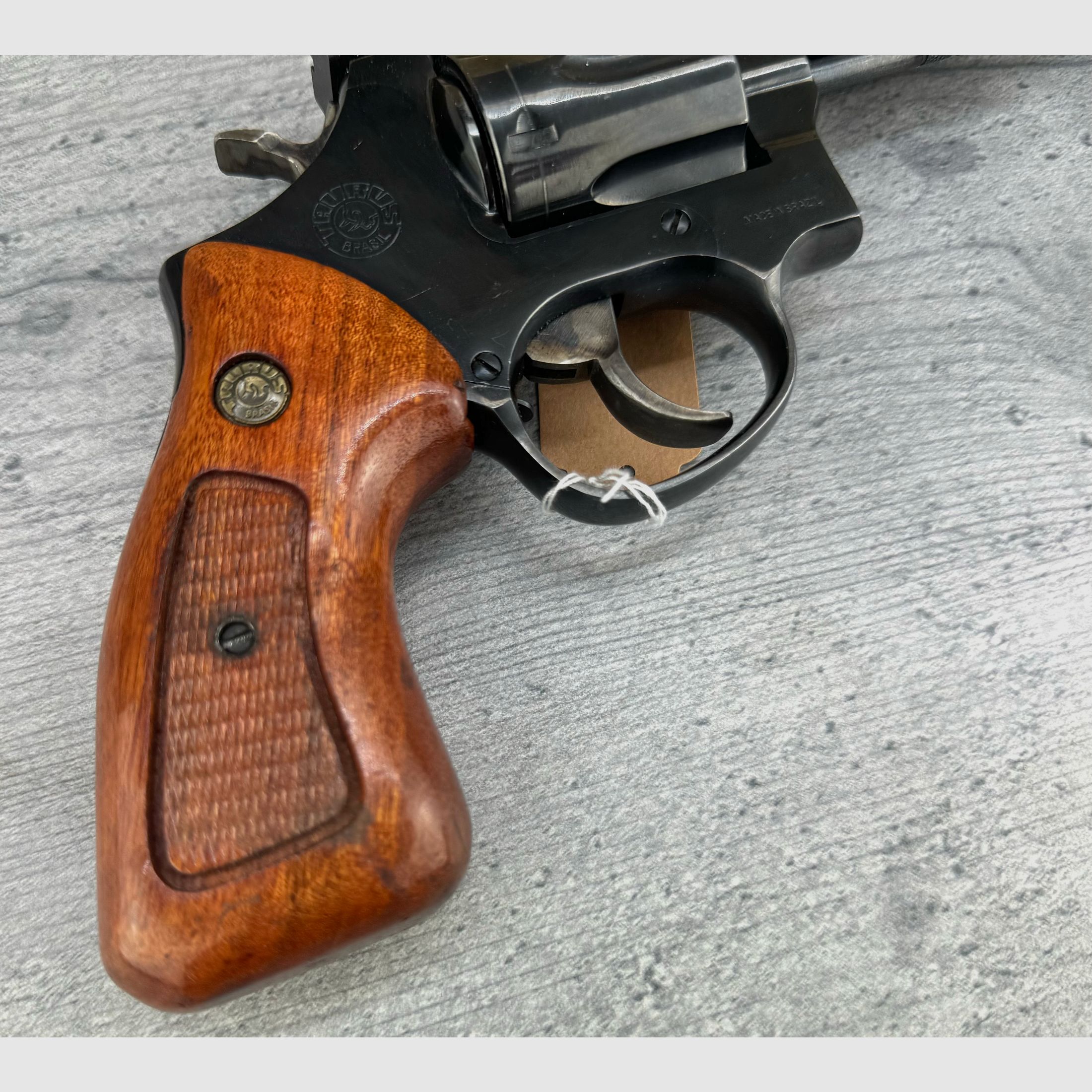 Taurus - Brazil, KK - Revolver .22lr, 6" barrel length, wooden grips