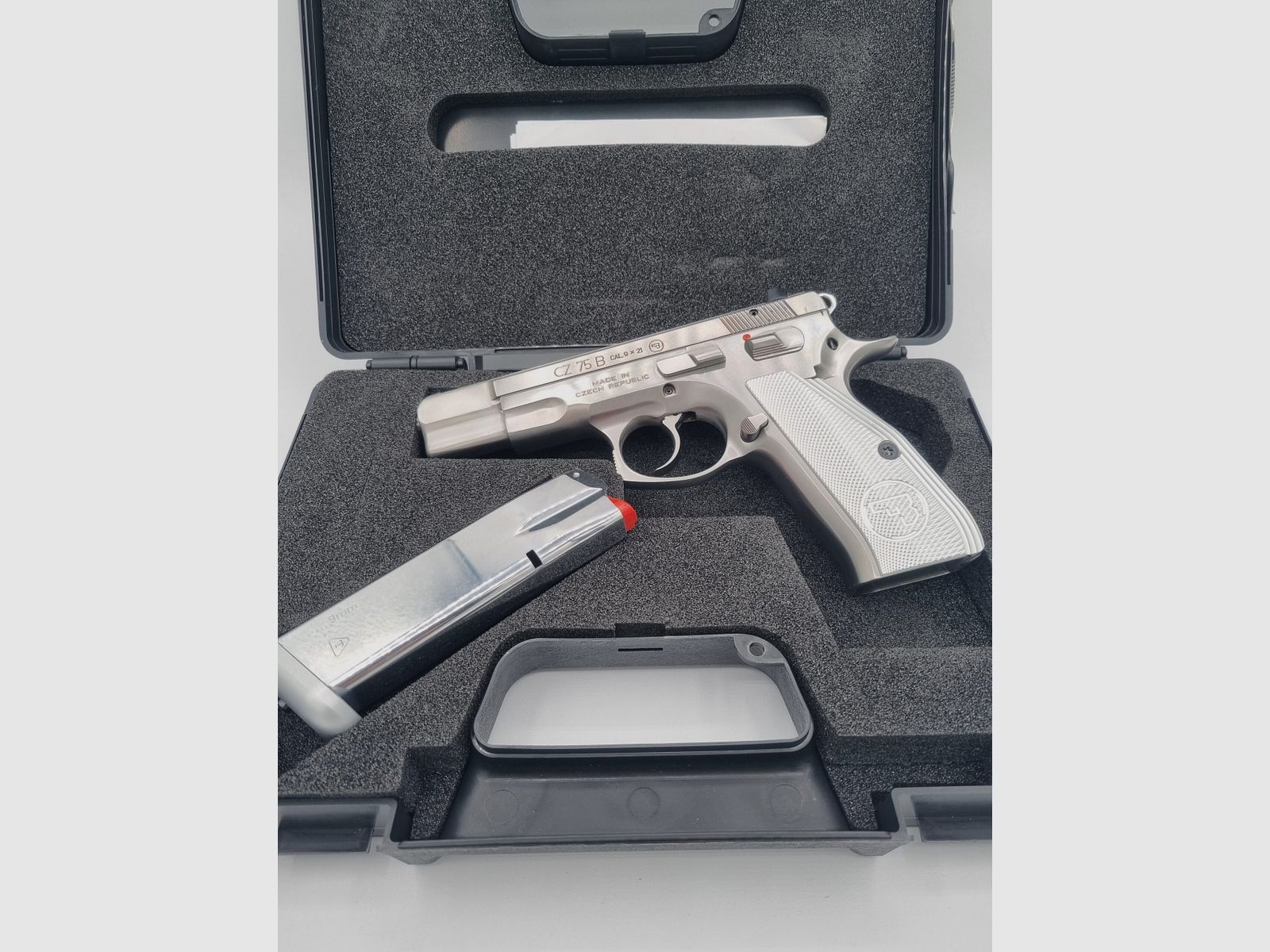 PISTOLE CZ 75B INOX CAL. 9X21 - D'OCCASION COMME NEUF – 1 CHARGEUR COMME SUR LA PHOTO