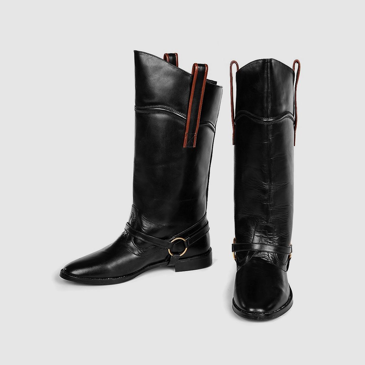 Schwarze mittelalterliche Stiefel