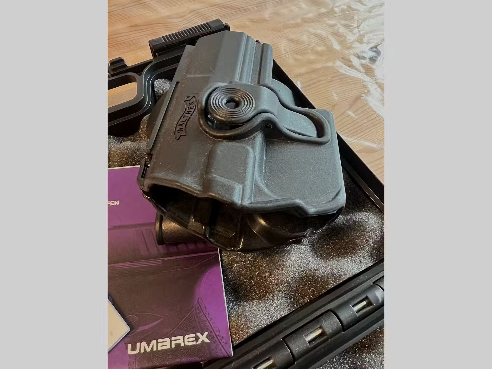 Walther P99 Schreckschusspistole 9 mm P.A.K. Schwarz inklusive original Walther P99 Holster - wie NEU