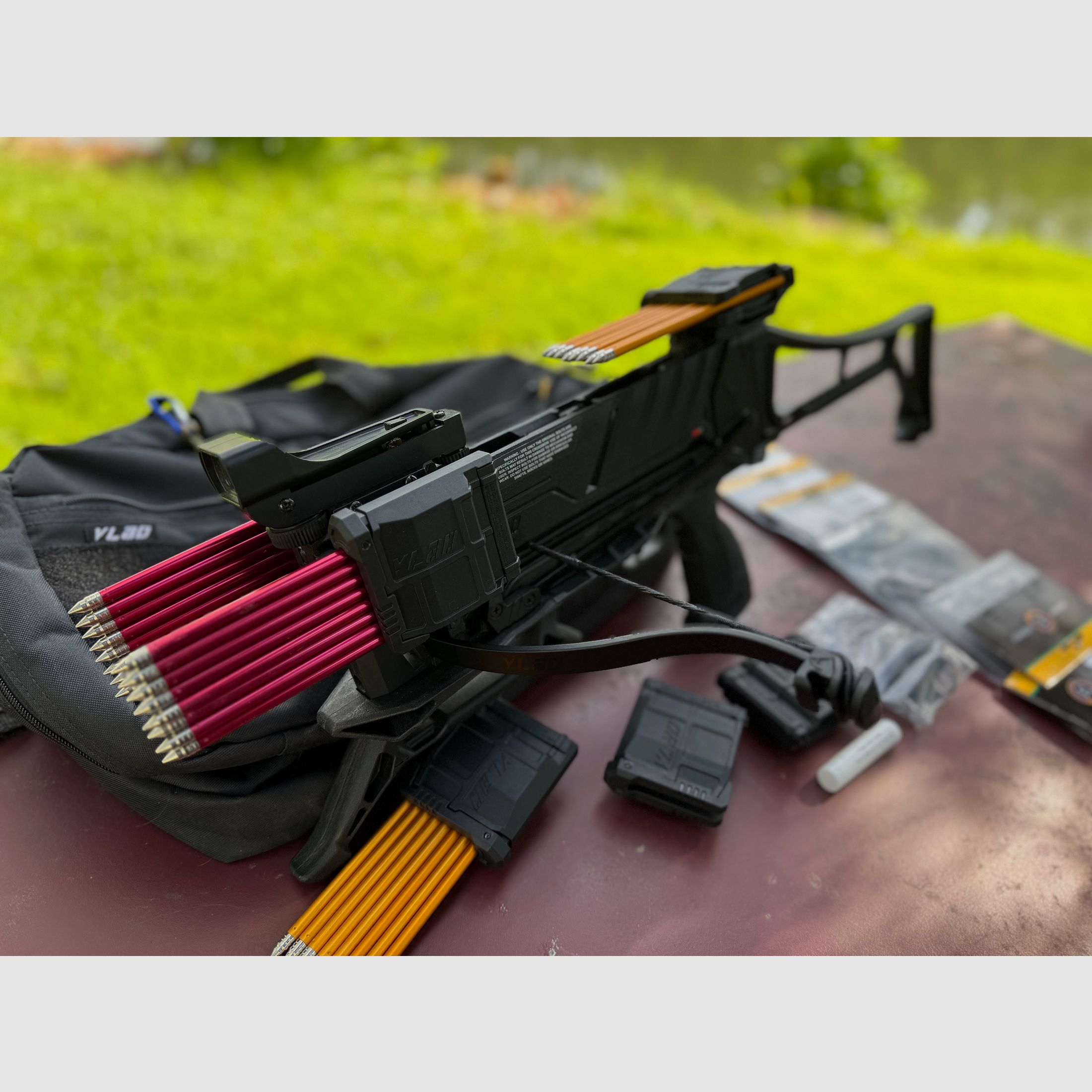 Ultrakomplettpaket EK Archery Vlad Repetierarmbrust mit 8 Schuß Magazin, Tasche, 30, 60 und 90 lbs Bogen, 6 Speadloader, Reddot, Ersatzsehenen, Pfeile usw.
