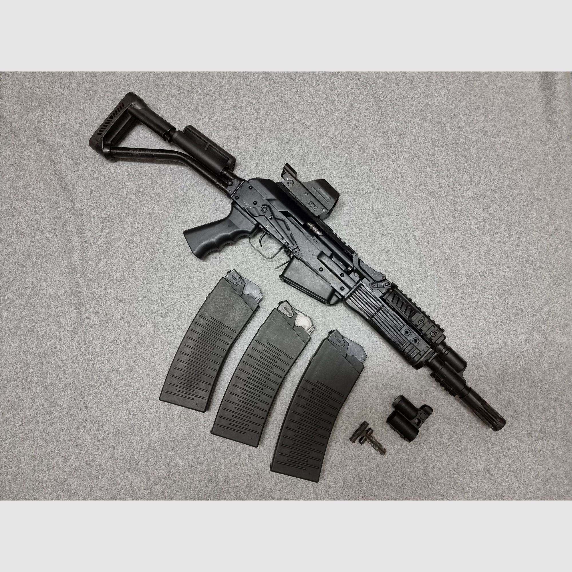 Molot Vepr 12-E Politie - kal. 12/76 - compacte zelfladende shotgun in Kalashnikov-stijl met insteekmagazijnen