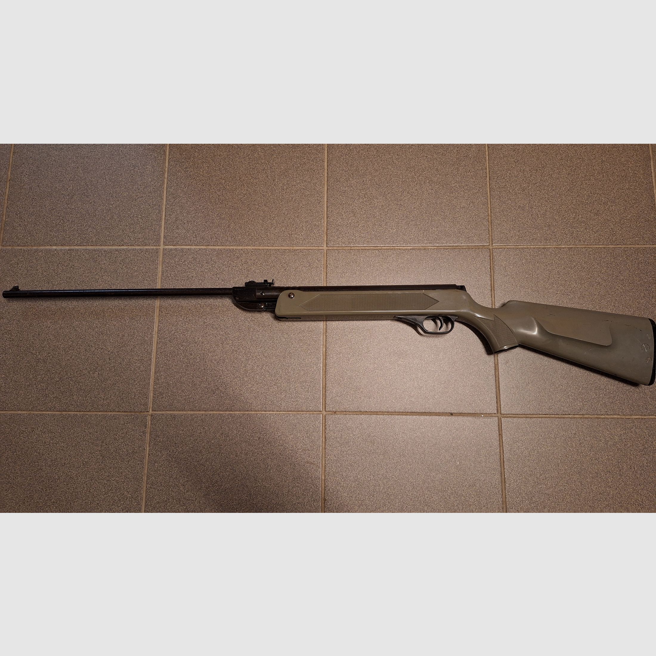Rifle de aire Modelo 304 Haenel Suhl Original DDR con cañón largo de 49cm!