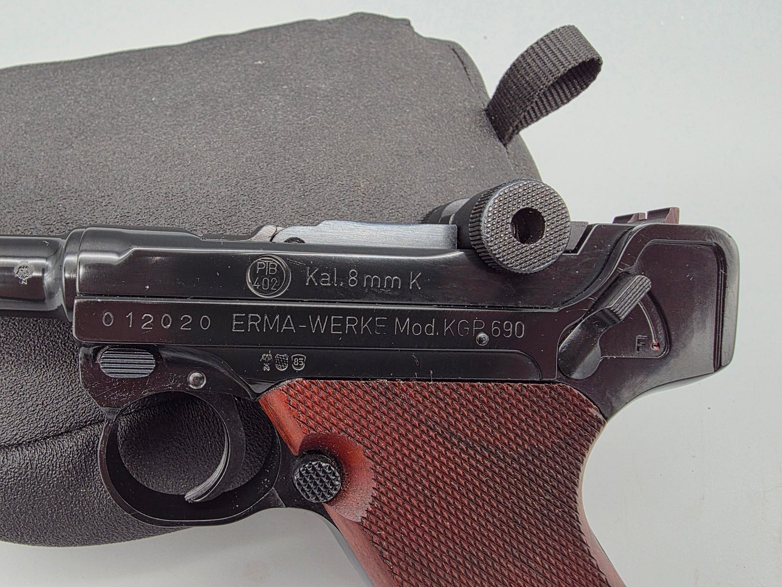 Erma Mod. KGP 690 Estado de colección 8mmK P08 pistola de fogueo PTB 402 SRS rara KGP690