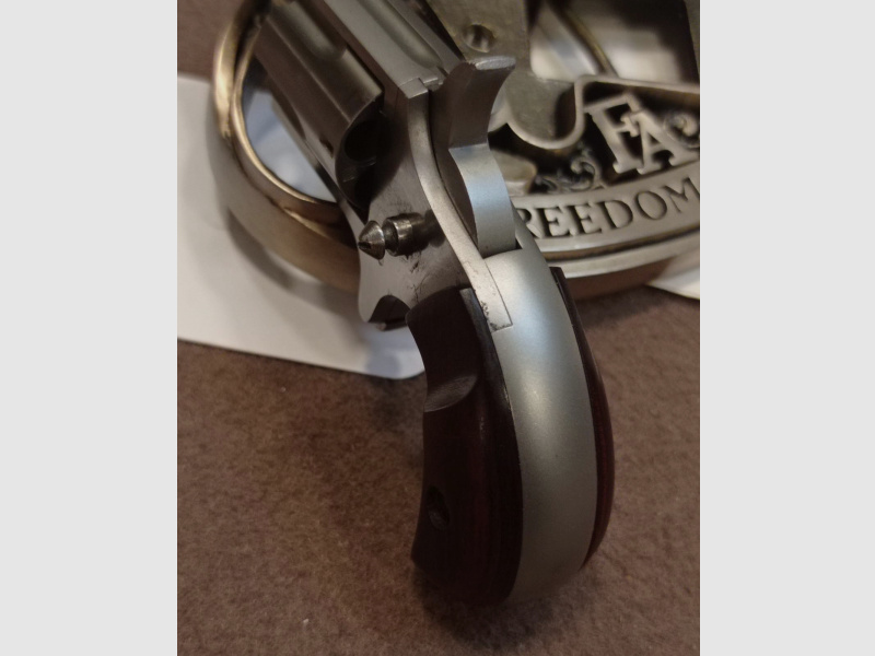 Freedom Arms Revolver .22l.r. in der Gürtelschließe (Belt Buckle)