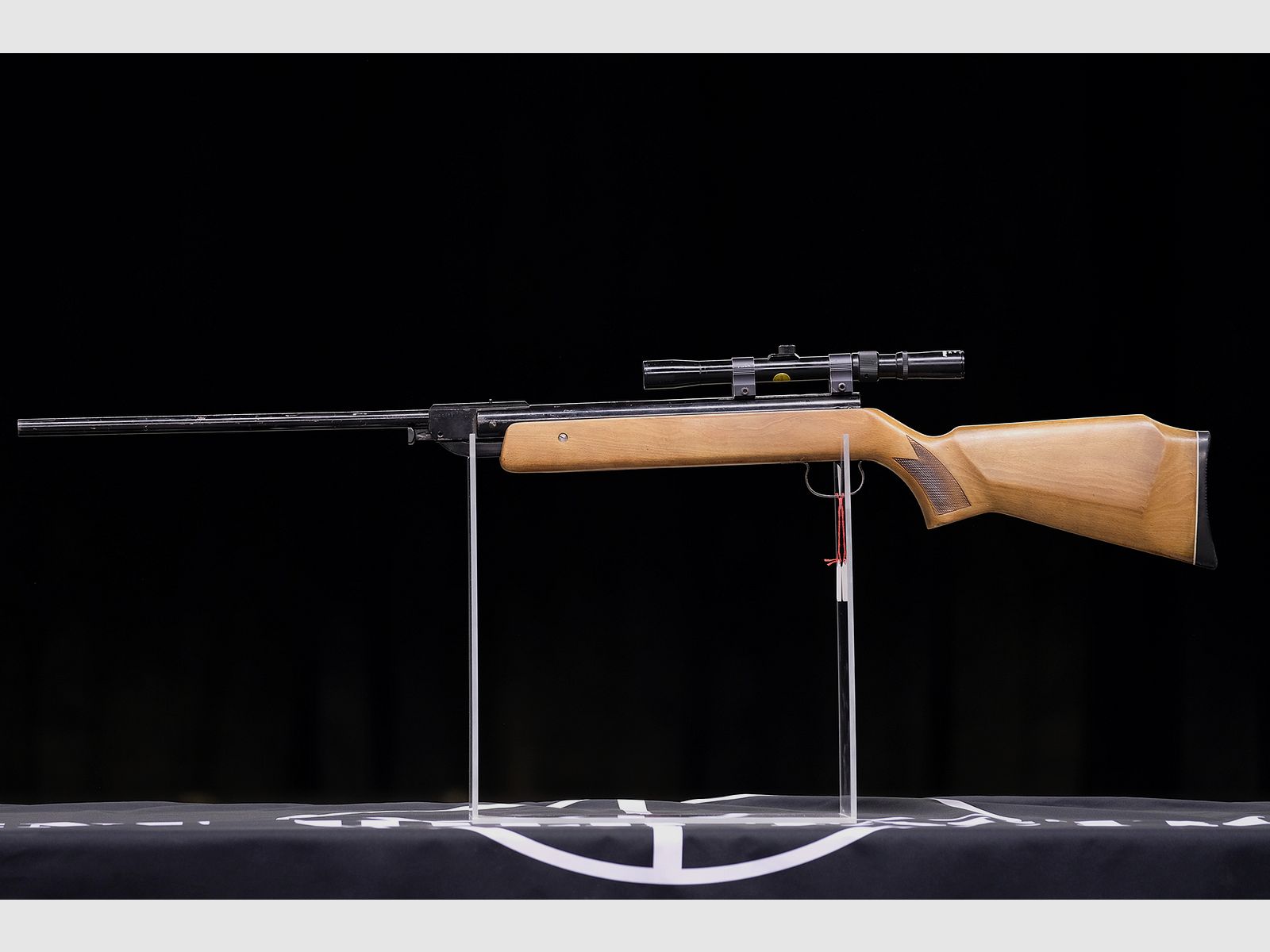 Various air rifles, image 1 of 2