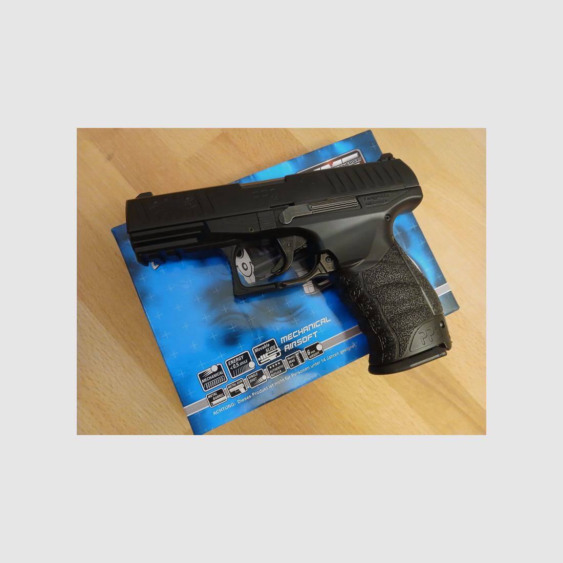 Umarex Airsoft Walther PPQ HME 6 mm < 0,5 Joule mit Ersatzmagazin Softair