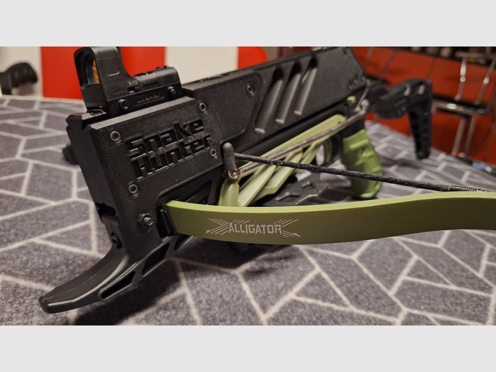 Pistolen-Armbrust "Snake Hunter" 7Schuß Magazin/Red Dot/Tasche-NEU!
