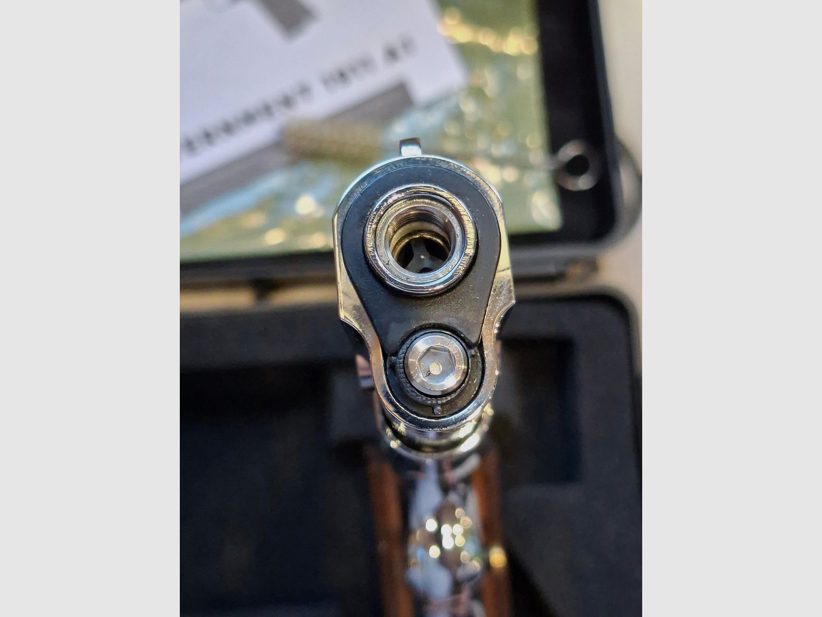 Colt 1911 Chrom, wie neu, unbeschossen, lange Federführung, Vitrinenstück.