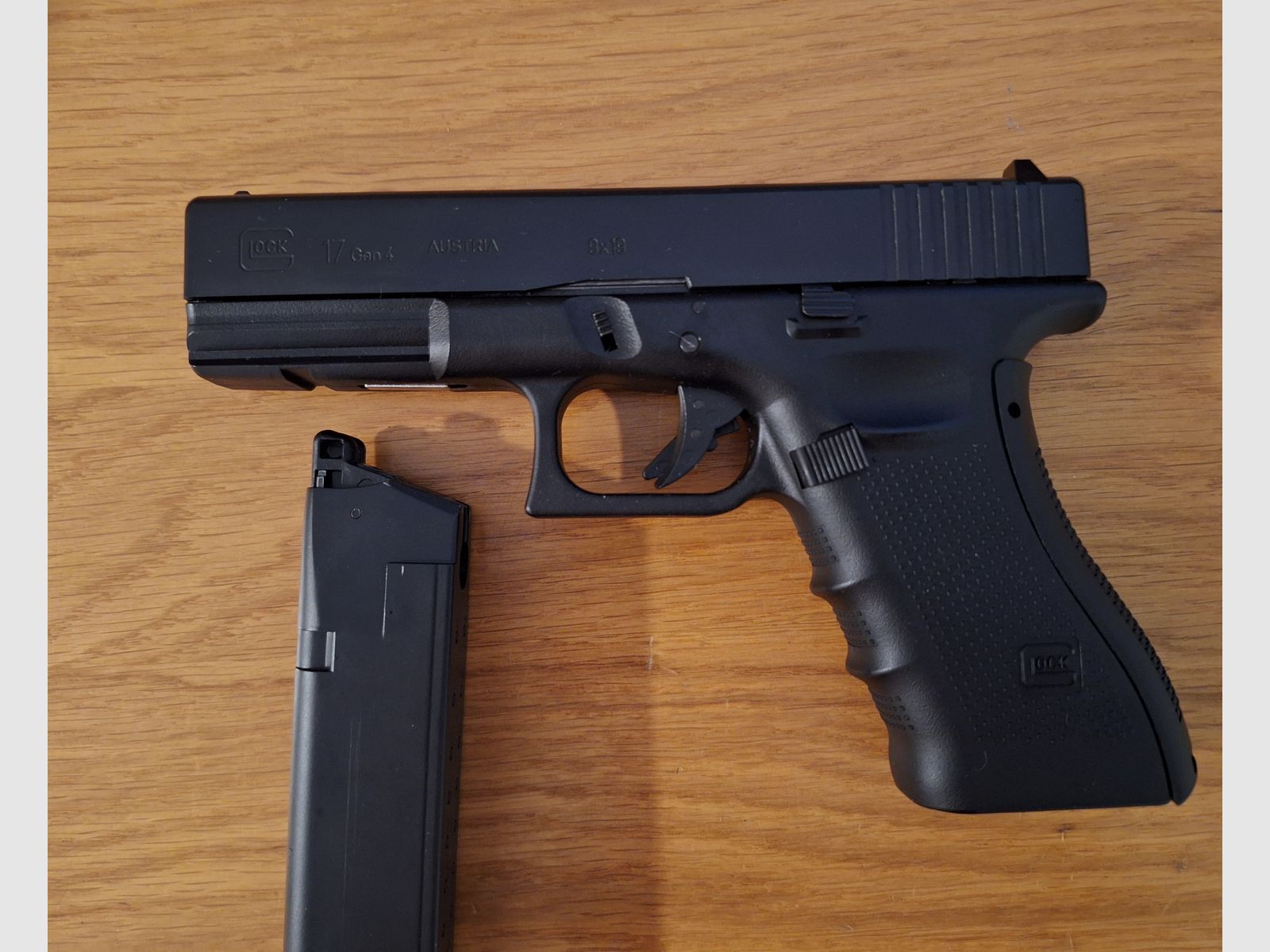 Glock 17 Gen4 Co2 guter Zustand 4,5 mm Stahl-BB mit Blowback