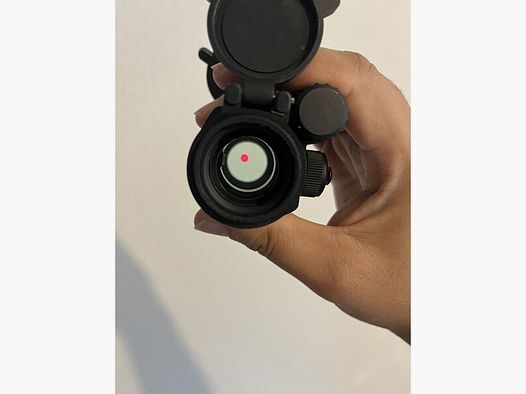 Rotpunkt sieht aus wie Aimpot Comp M3 oder M4 mit Throw Lever Ring Schnellmontage.