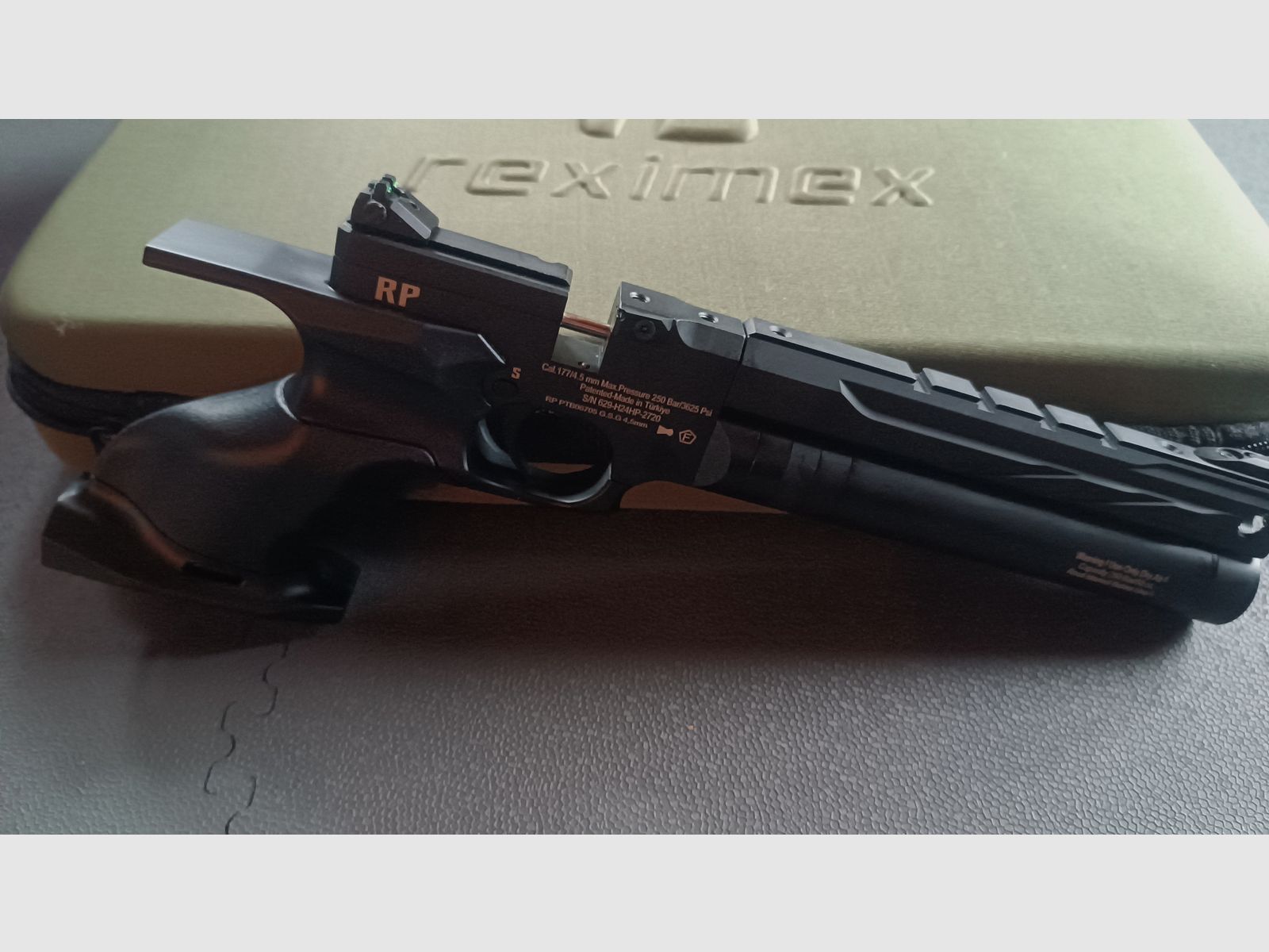 Reximex RP luchtpistool perslucht 4,5mm diabolo zwart aanlagkolf