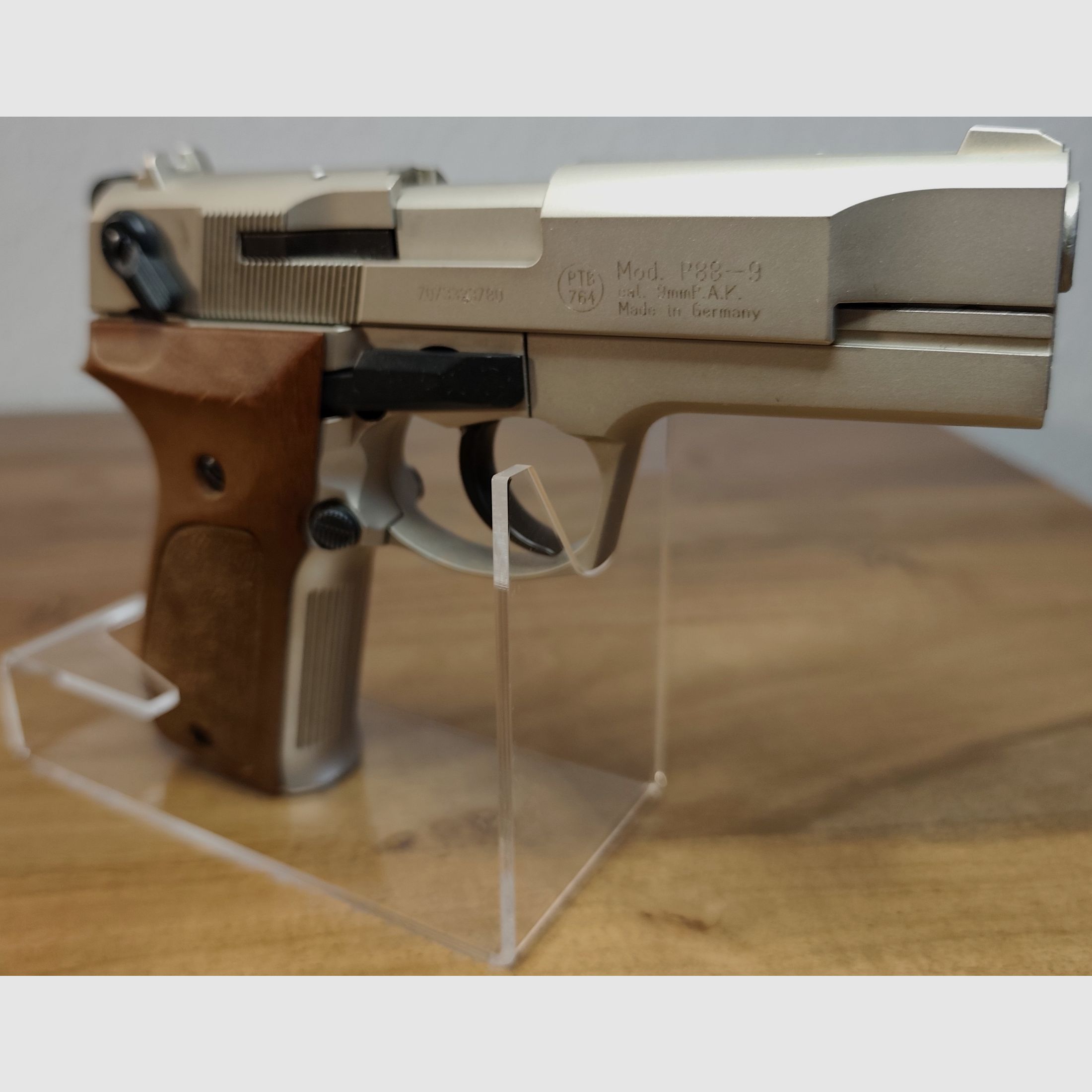 Walther P 88 Compact PTB 764 Nickel Kaliber 9mm Knall P.A.K Sehr guter Zustand