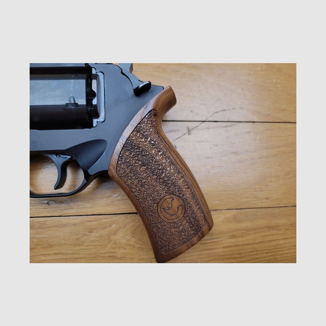 Féroce Rhinocéros von Chiappa – Revolver Modell 40DS – 6 Schuss 357 Magnum – 4 Zoll Lauf, ausgerichtet auf das untere Zimmer – hervorragende Zielgenauigkeit – ultraleicht – Zustand nahezu neu, Bild 12 von 15