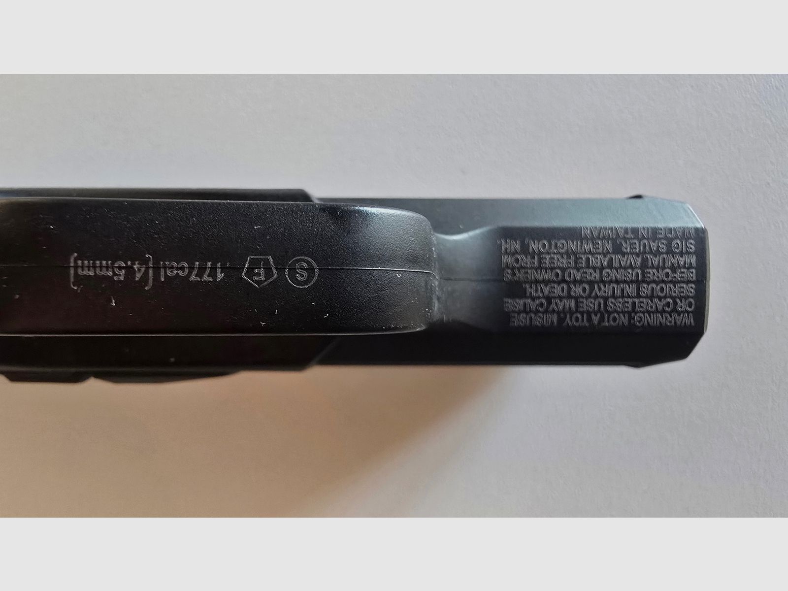 Sig Sauer zestaw - 4,5mm CO2 Sig Sauer P320 X Carry & P365 oraz akcesoria