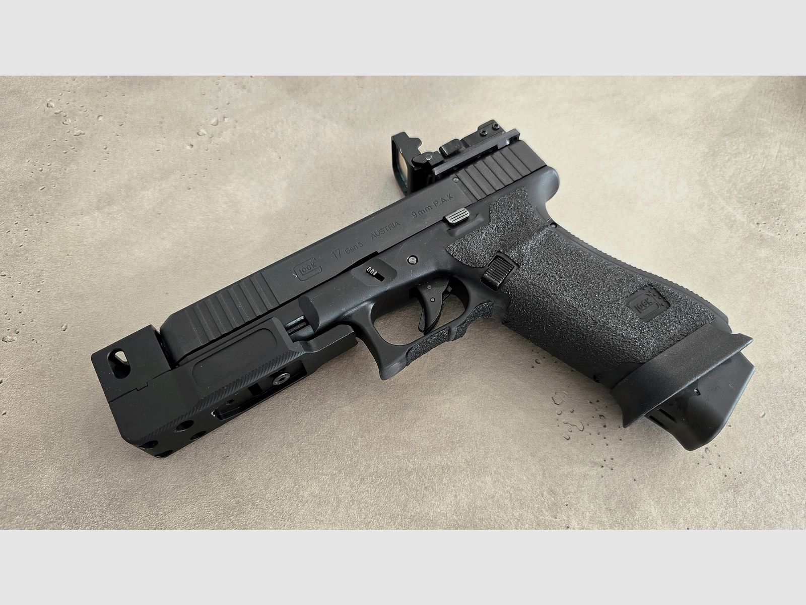 - UNIKAT - Glock 17 9mm PAK MATCH Gen 5 (PTB 1068) 
