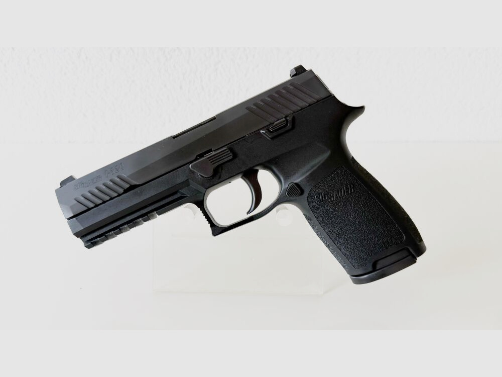 SIG Sauer P320 Fullsize mit Holster und 3 Magazinen 9mmLuger