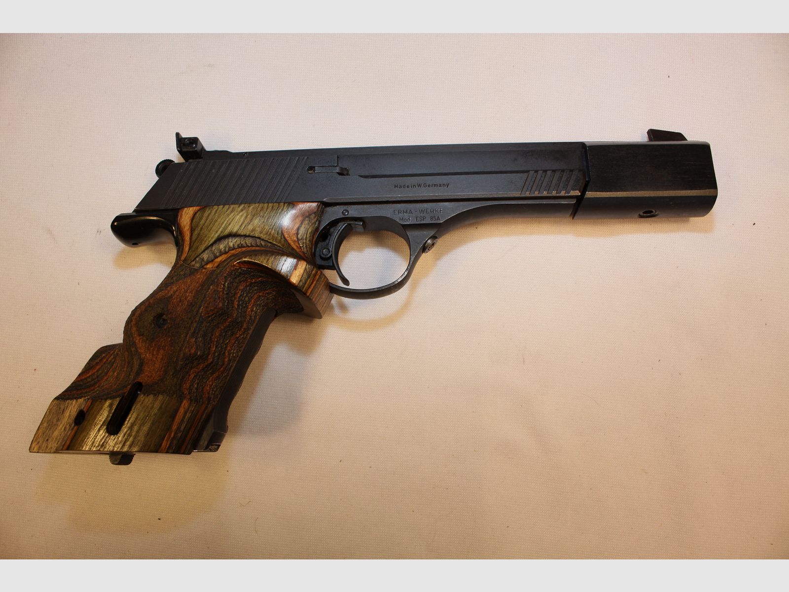 Erma ERP 85A Matchpistole im Kaliber .22 mit 6 Zoll Lauflänge. - ohne Magazin.
