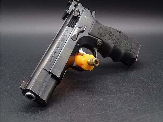 Tanfoglio TA90 kaliber 9mm Luger z celownikiem LPA TA 90