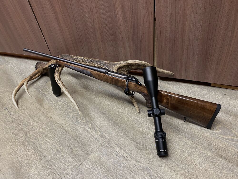 Sauer 101 Classic, links, mit Zeiss Conquest V4 3-12x56