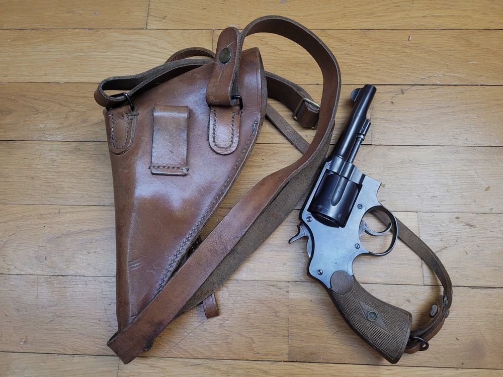Schöner und guter Revolver 1892 spanisch aus den französischen Bestellungen von 1917 - Herstellung Trocaola Aranzabal Y Cia in Eibar - Kal. 8mm92 - Etui, Handschlaufe und Gurt - Schöne Mechanik und perfekter Lauf - Sehr schönes Exemplar 14-18 in TTBE ++, Bild 24 von 24