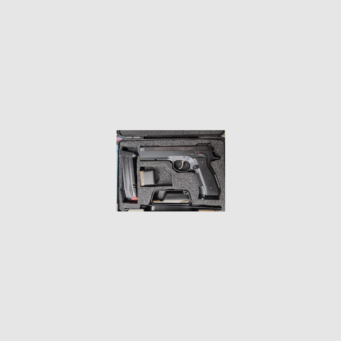 CZ Douanes USA AO1 LD 9mm Luger Démonstrateur !