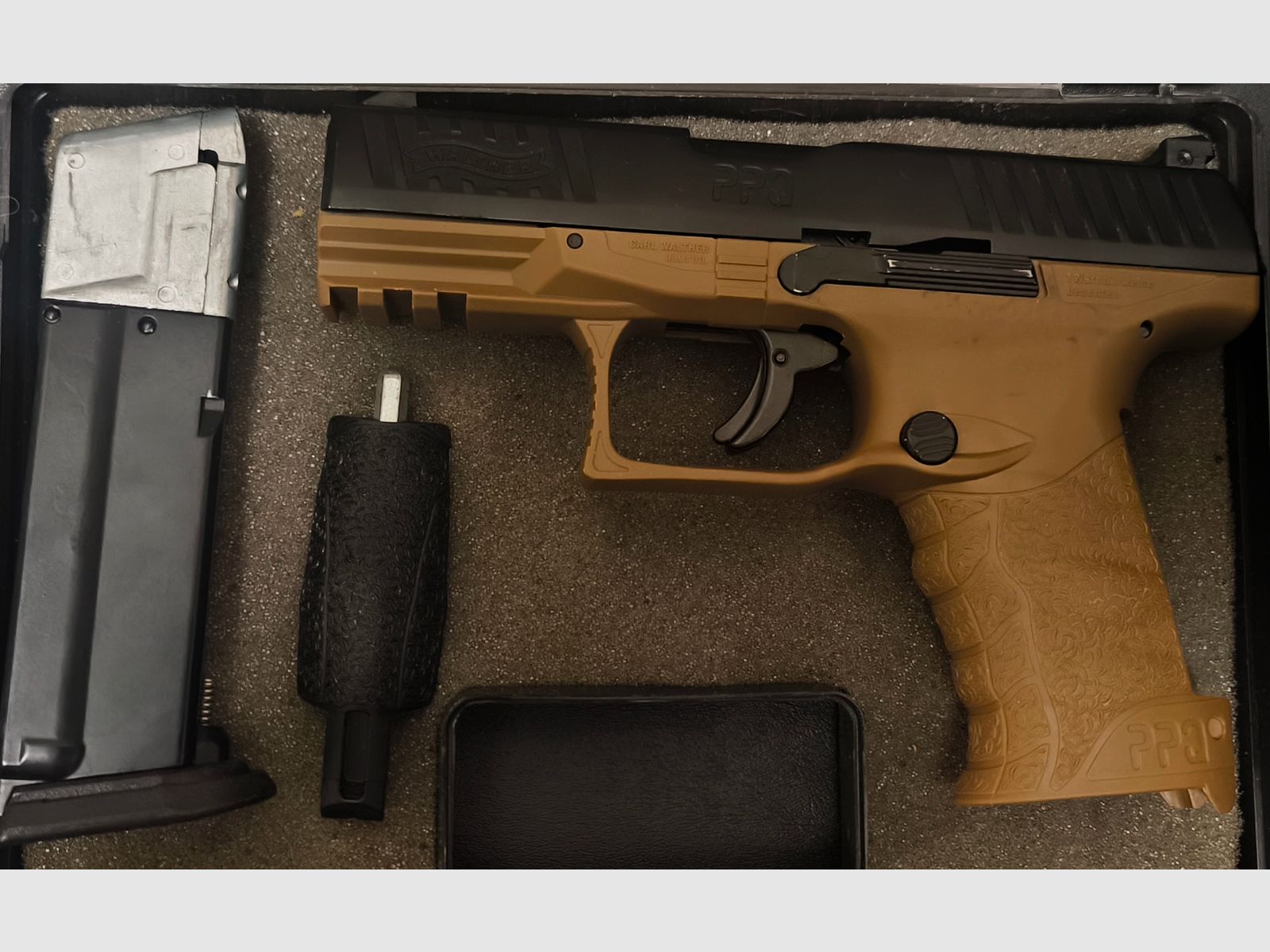 ⚠️ Achtung MagFed Freunde, Walther PPQ M2 T4E - Farbe Dark Earth Brown, Kaliber .43  &  Max Tactical Pistolen Koffer +1 Packung 5er Max Tactical Co2-Kartuschen ⚠️ Versandkosten Frei!! 