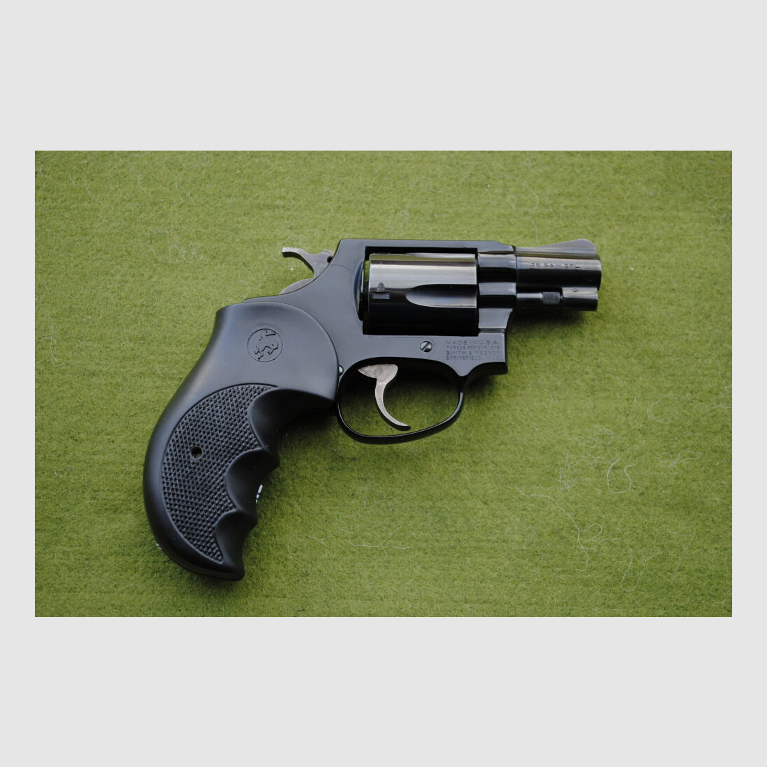 Smith & Wesson M 37, Lauflänge 2 ", Gummigriffschalen