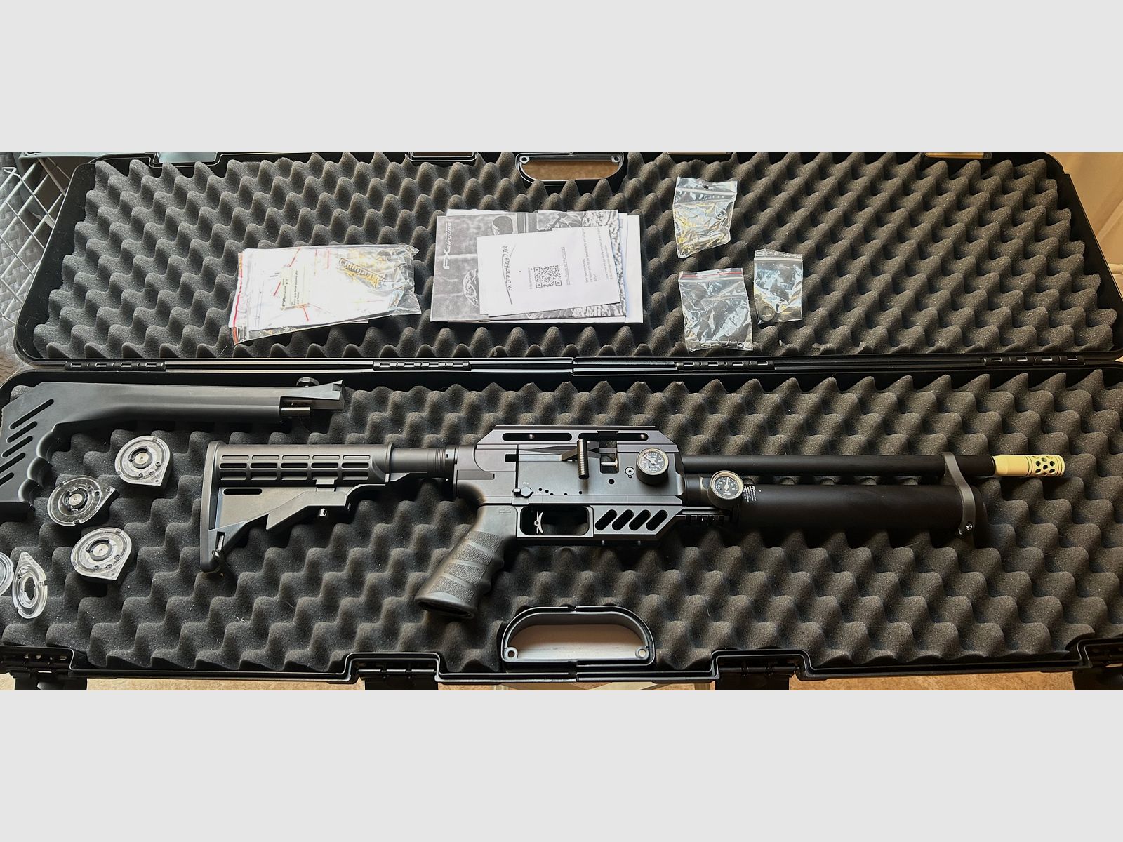 FX Dreamline Tactical Compact Luftgewehr 7,5 Joule , Kal. 4,5 (.177) inkl. 3 Mag und Compact Schulterstütze