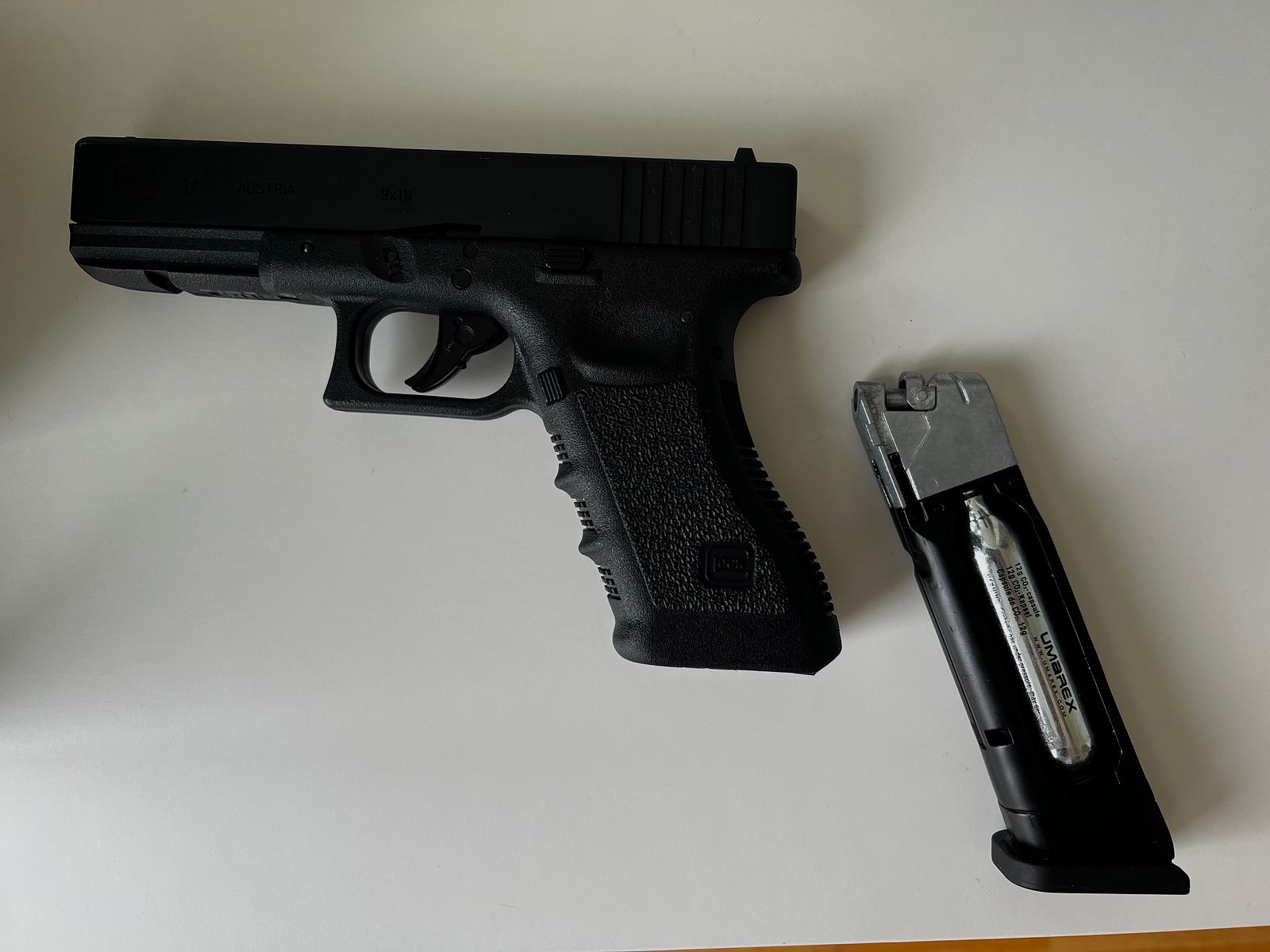 Umarex Glock 17 6mm BB CO2 Blowback + case