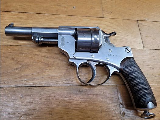 Beau revolver réglementaire Modèle 1873 – calibre 11mm73 – intégralement mono matricule – encore du jaune paille d&rsquo;origine ! – MAS en 1882 – Bonne mécanique et très beau canon – Très bel état