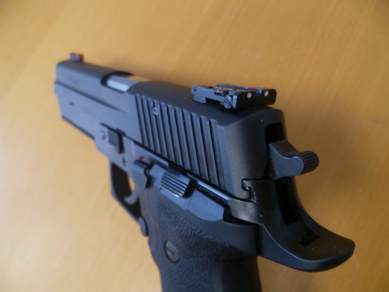 Pistola SIG Sauer P226 LDC II Tacops 9mm Luger