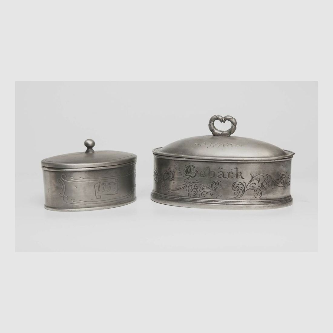 antique tin box hunting jewelry decoration