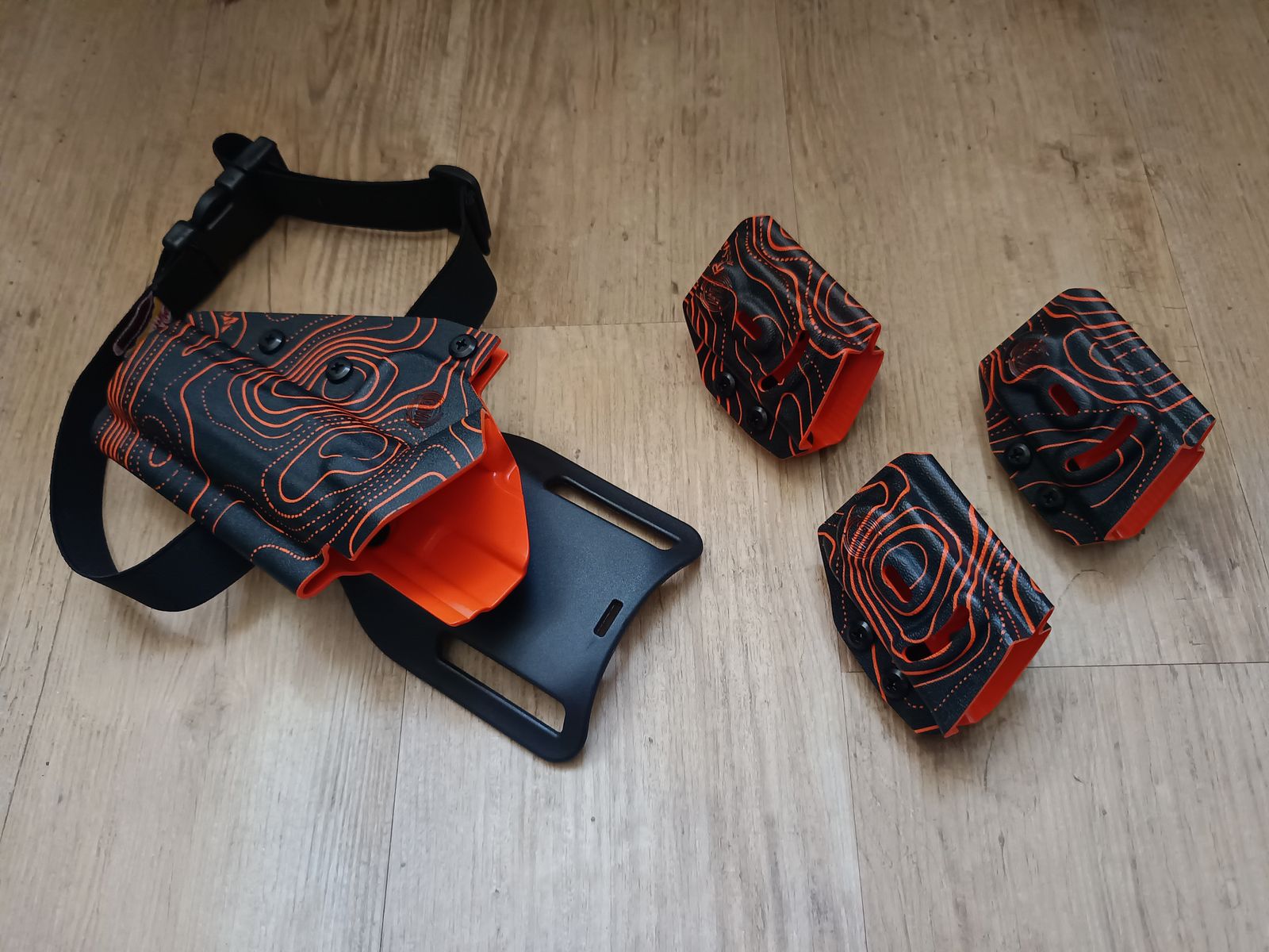 Holster Gear Maniacs e 3 tasche per caricatori / Nuovo / Set completo