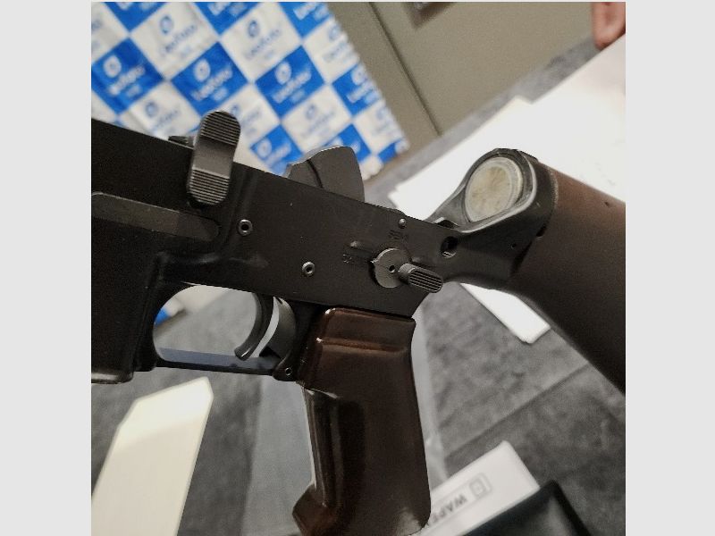 ARMALITE AR-10 GEMAAKT IN NEDERLAND DOOR ARTILLERIE INRICHTINGEN ZAANDAM IN 1959