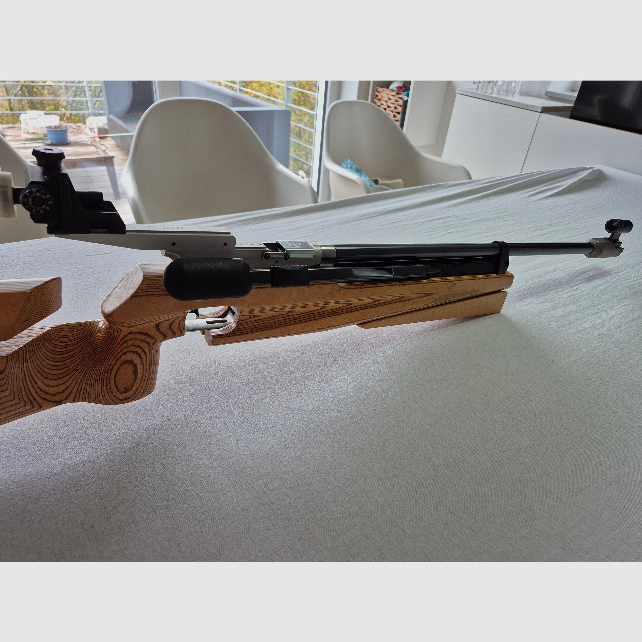 Feinwerkbau 601 omgebouwd voor liggende discipline