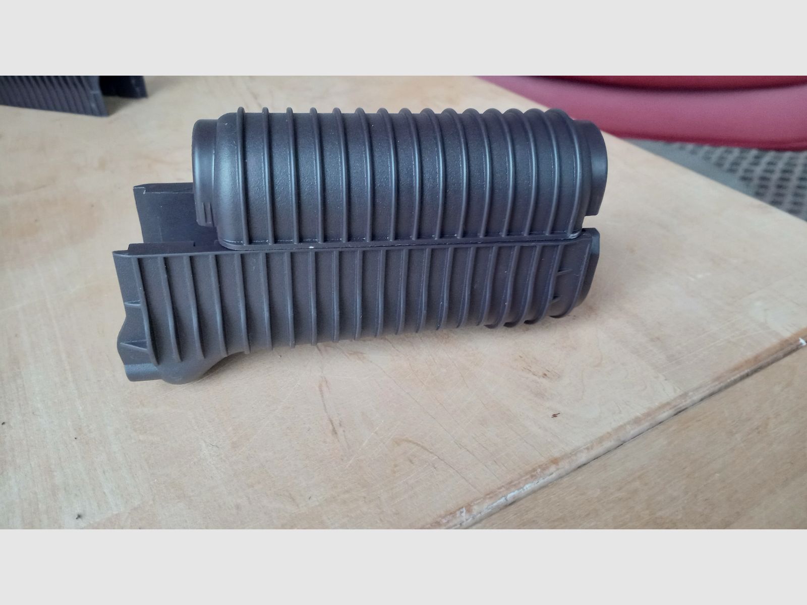 AIRSOFT - Gerippter Pflaumen-Polymer-Handschutz für die Spielzeug Krinkov (AKS-74u) / Preis VB // GBB S-AEG / AKSU