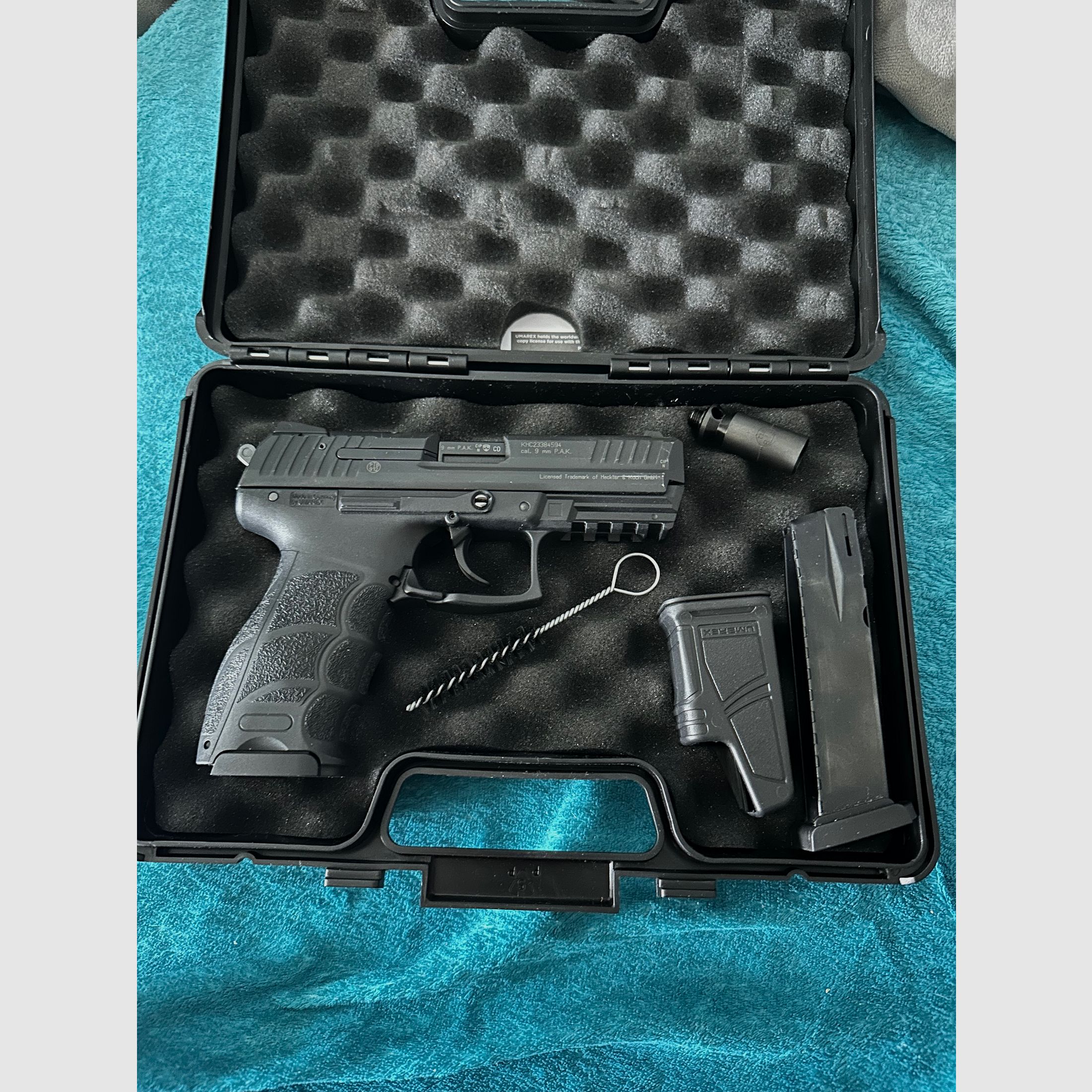 H&K P30 9mm blank firing pistol + case (complete contents)