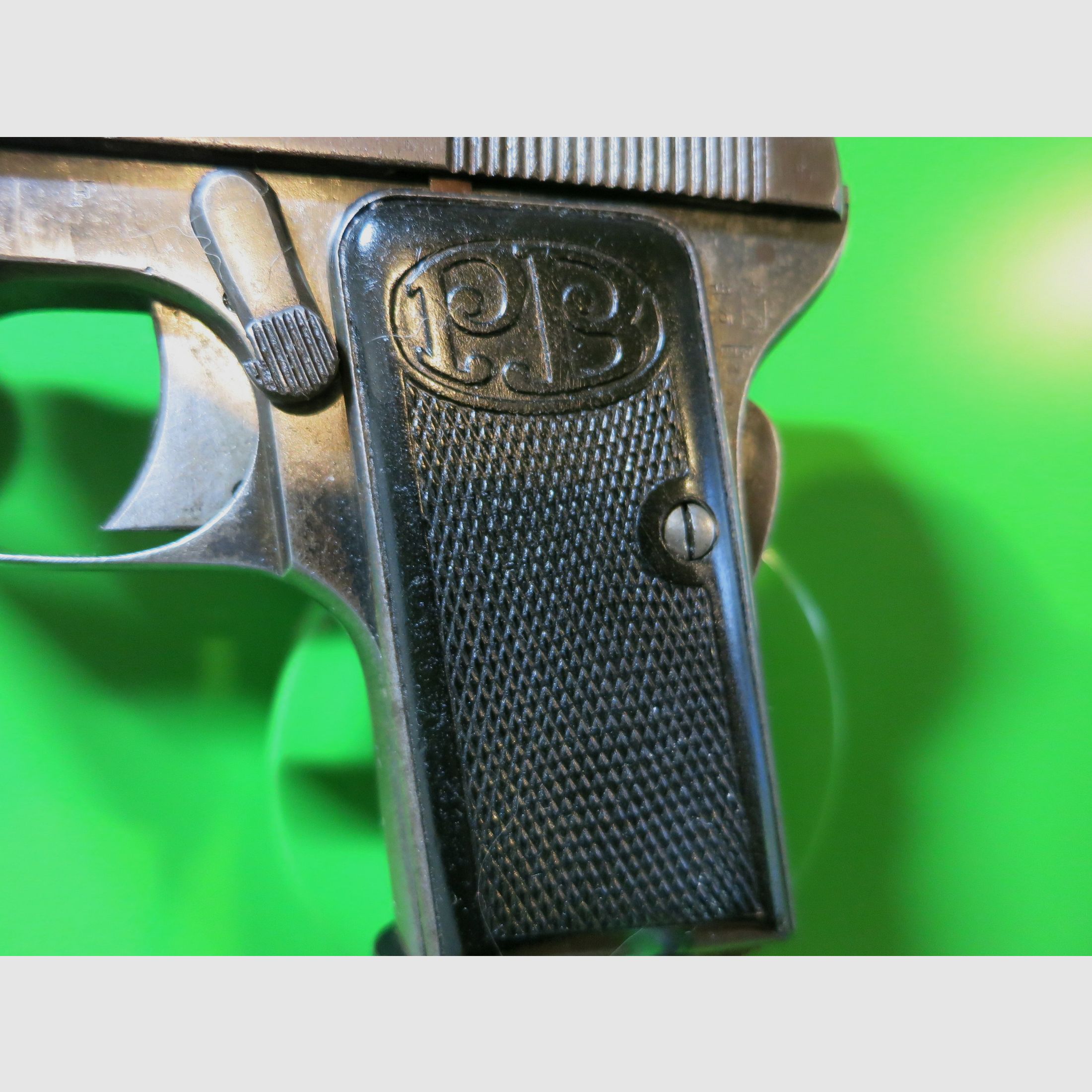 Pistola de bolsillo Beretta Mod. 1920 (418) Versión III; 6,35 mm Browning; J. Bond 007!        #38-