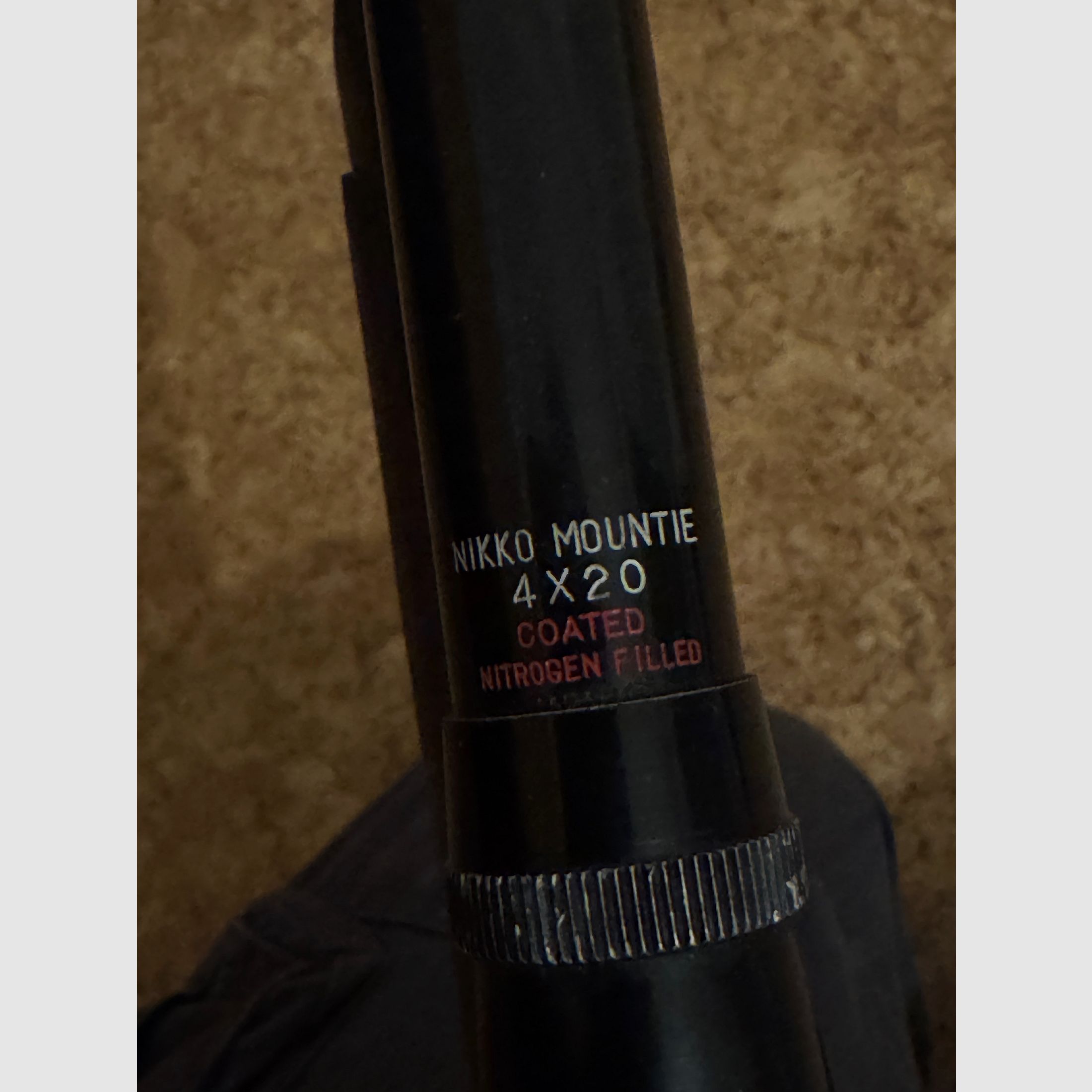 karabin powtarzalny z dźwignią pod spodem